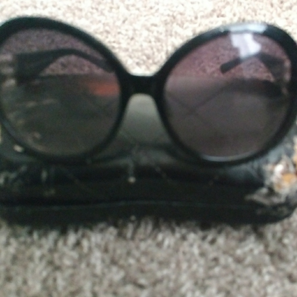 Chanel sunglasses - Picture 4 of 5